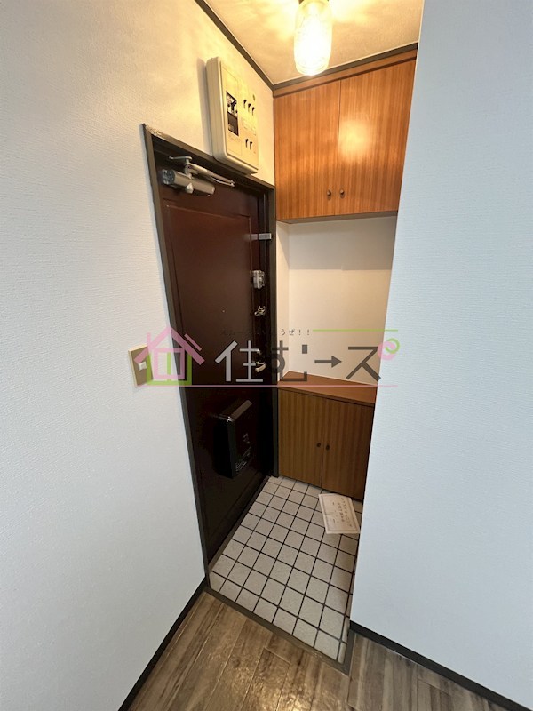 グランドハイツ三津屋北 玄関