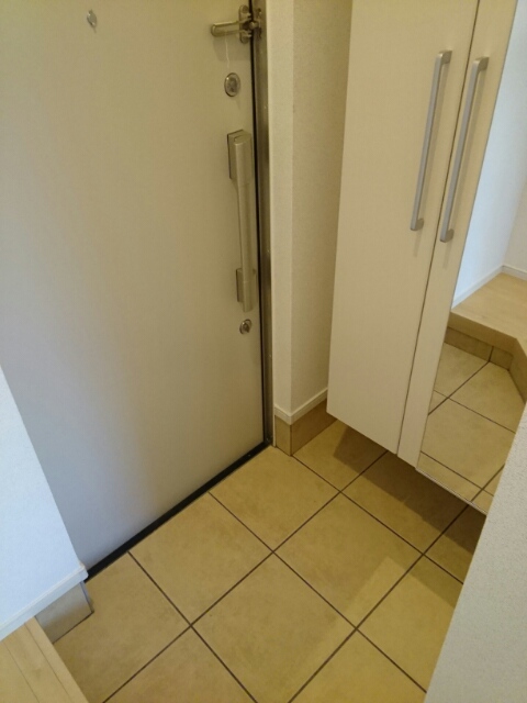 グランソレイユ楠葉Ⅲ 玄関