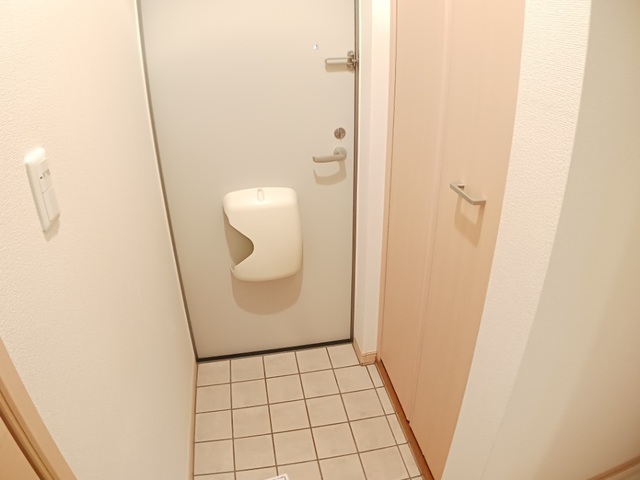 ハイツ東大手 玄関