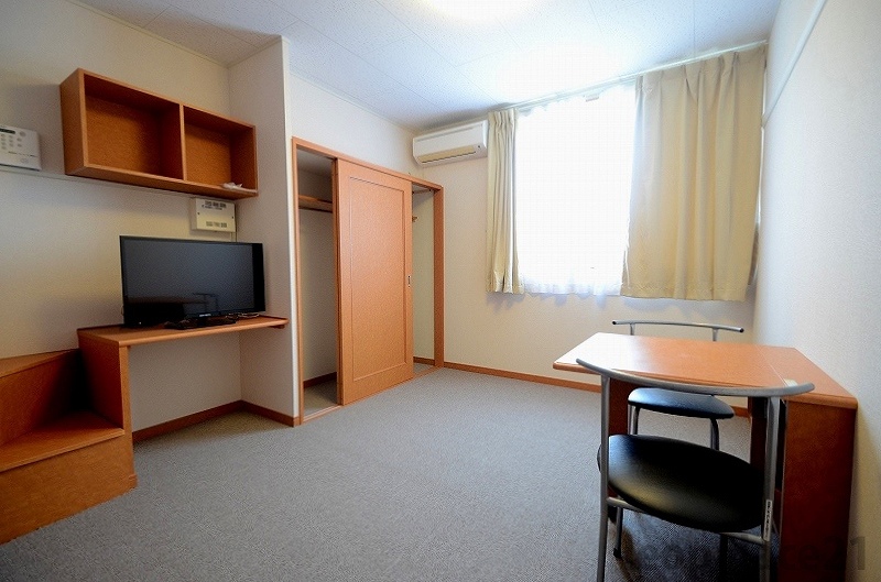 レオパレス美原北 リビング