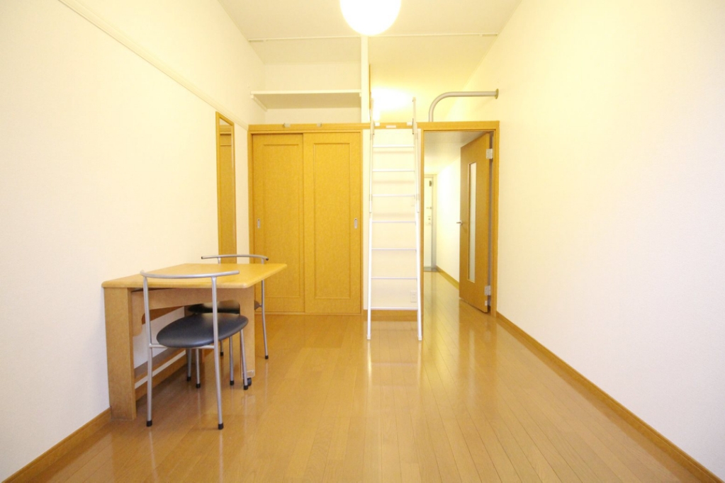 レオパレスノイヤマト リビング