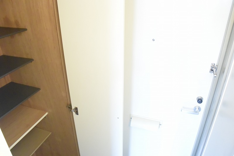 レオパレス上野西 玄関