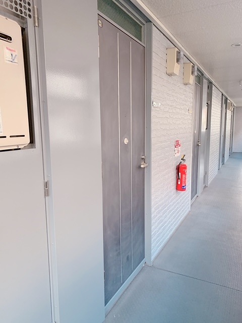 レオパレスクレスト 玄関