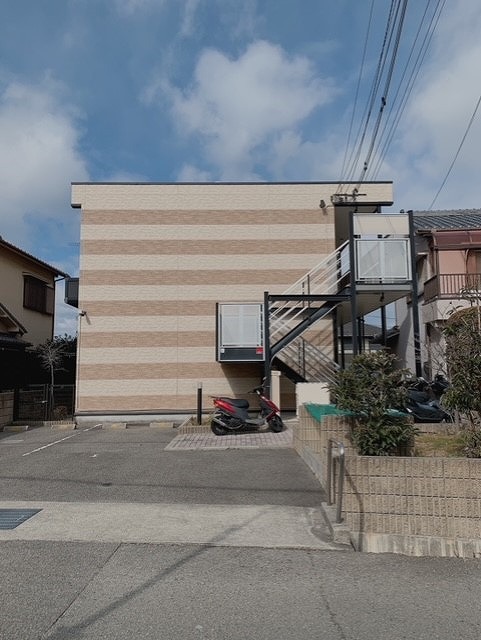 レオパレスフルール 外観