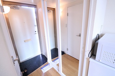 レオパレスヒライ 玄関