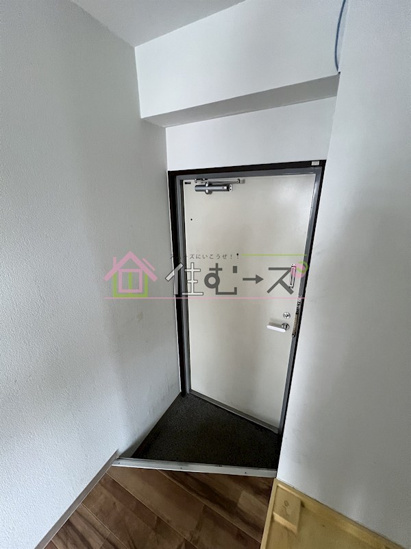 ミストラル本町ウエスト 玄関