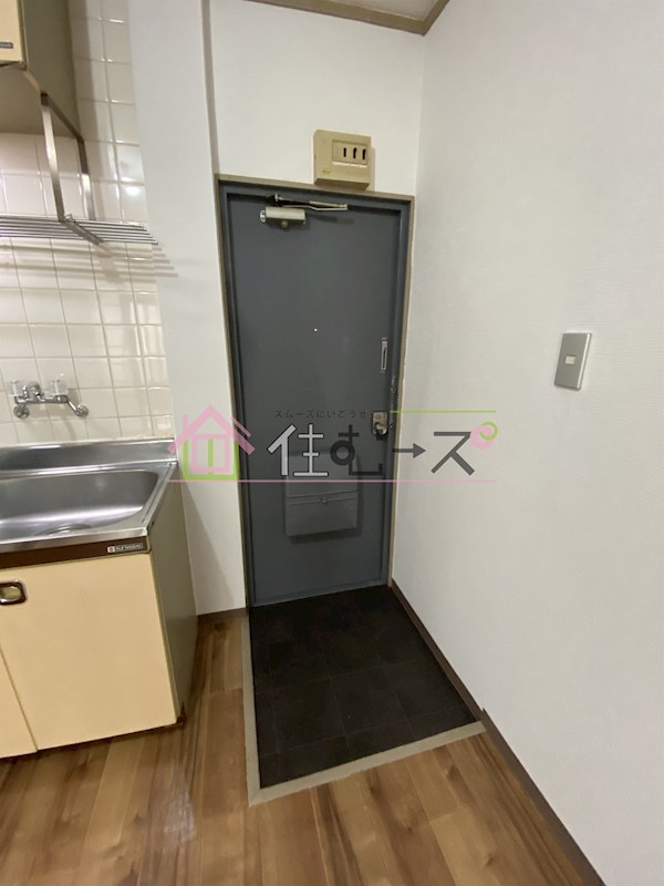 アーニング西加賀屋3番館 玄関