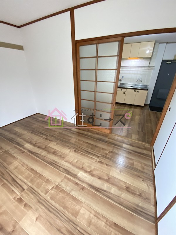 アーニング西加賀屋3番館 リビング