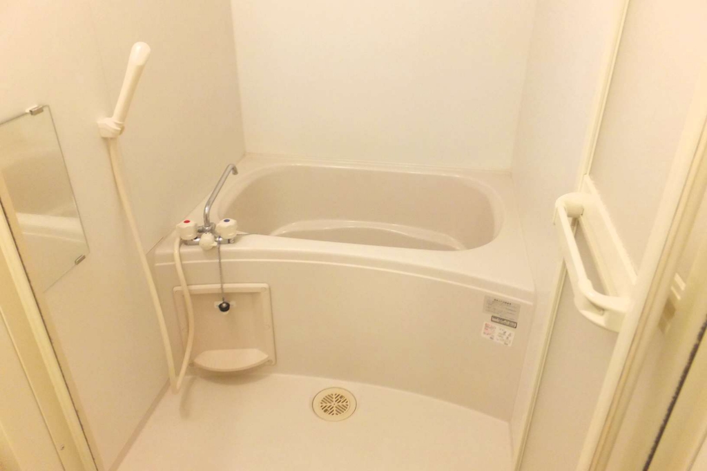 レオパレスプロスペラー新 風呂画像