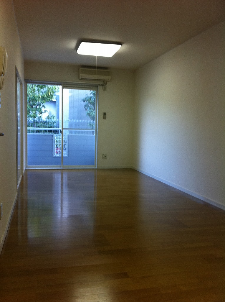 レオパレスイルリビエル リビング