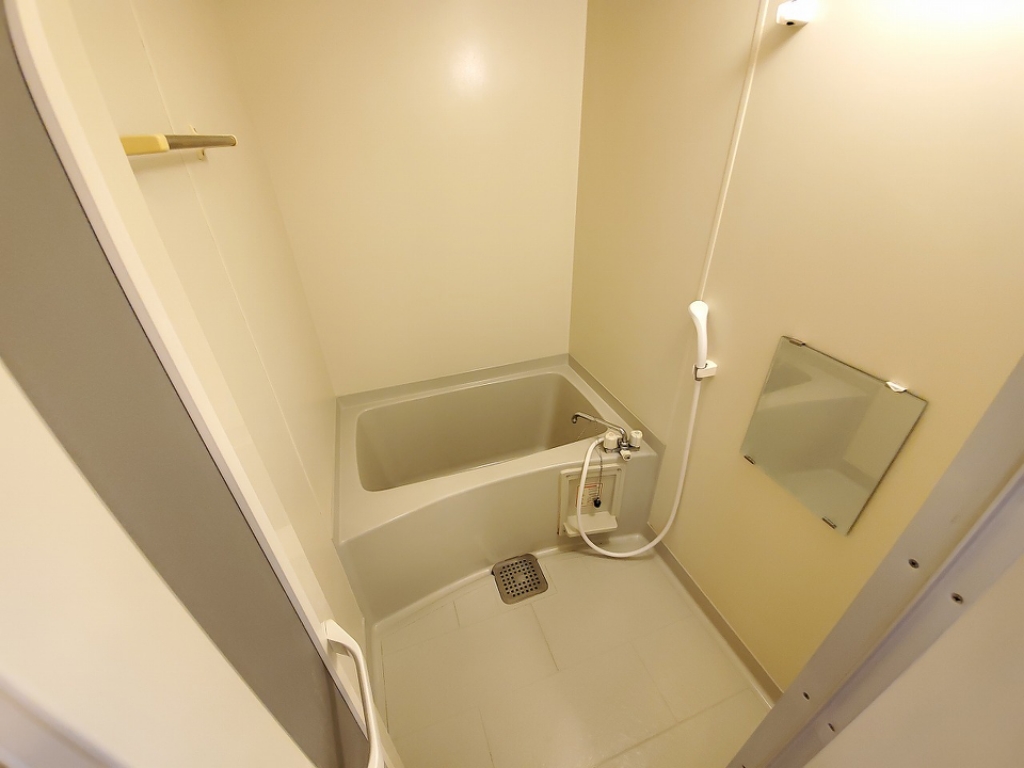 レオパレスイルリビエル 風呂画像