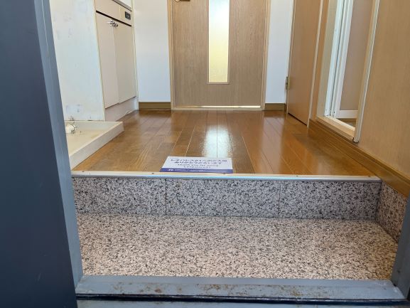 レオパレスえびす 玄関