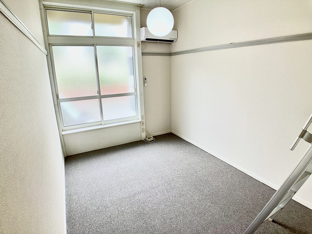 レオパレス花つるみ リビング