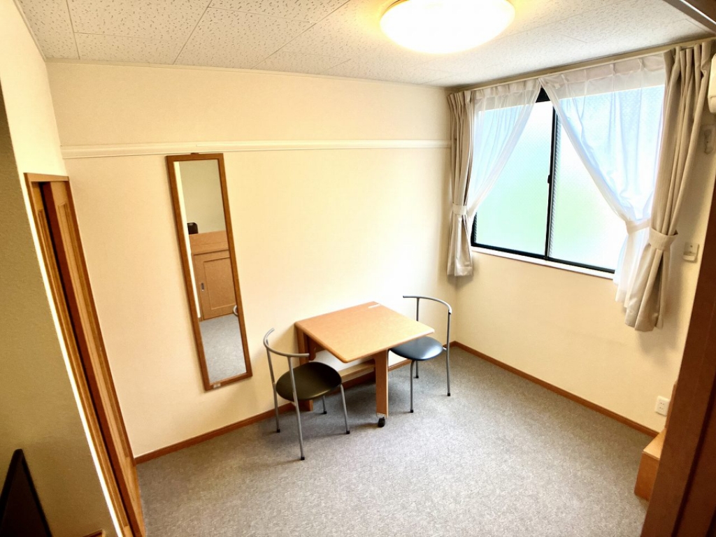 レオパレスおつかれさま リビング