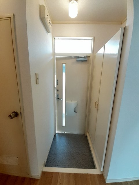 プチパレス・ノバ 玄関