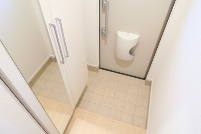 フェリーチェ・レガーロ 玄関