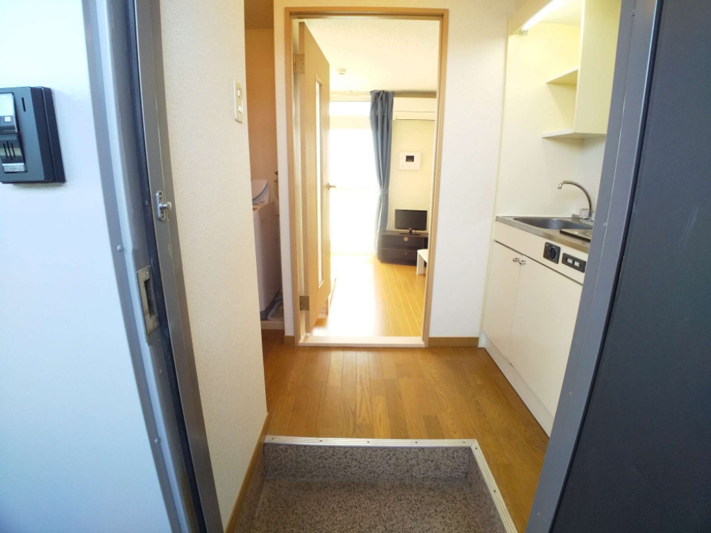 レオパレスサン・マック 玄関