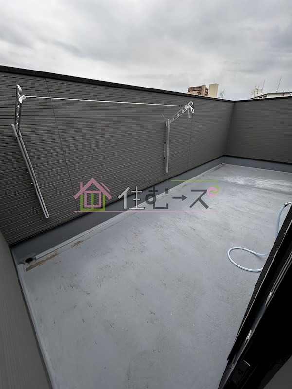 大阪市住吉区万代六丁目　築浅戸建 ベランダ