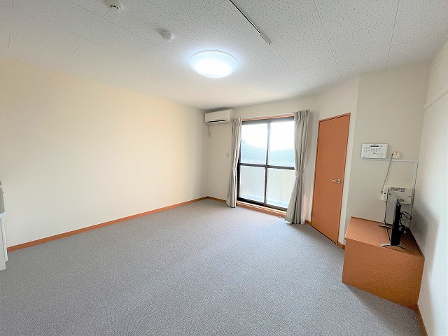 レオパレスおのさと リビング