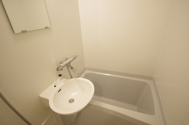 レオパレスメルツェⅣ 風呂画像