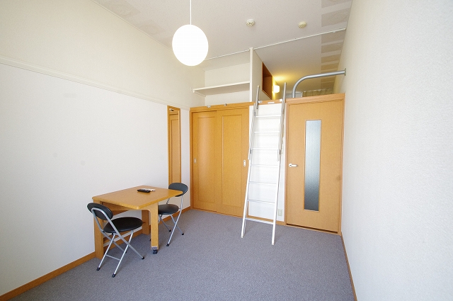 レオパレスメルツェⅣ ベッドルーム