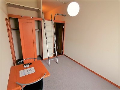 レオパレスグランプレジールⅢ ベッドルーム