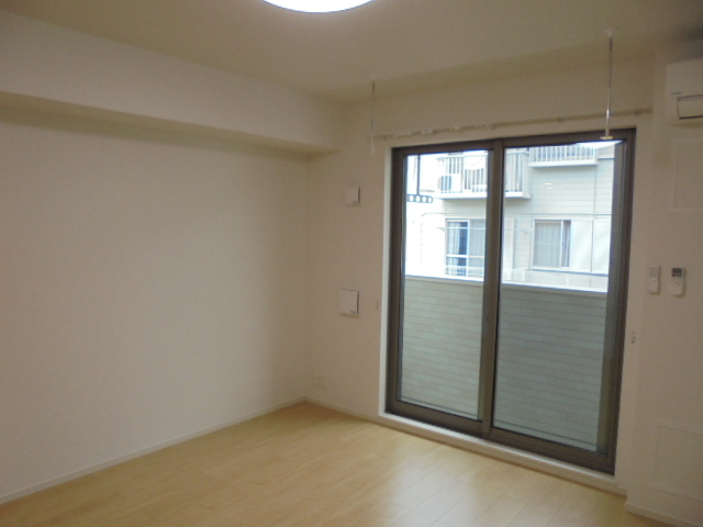 ネオ　トーク リビング