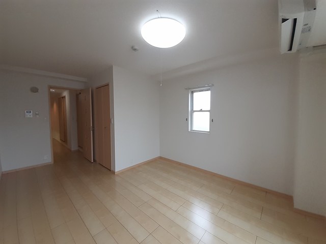 ラージ リビング