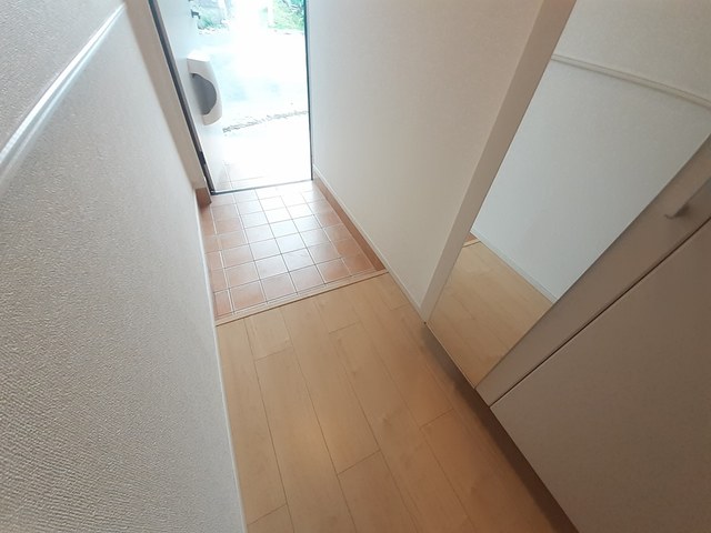 メゾン－８ 玄関