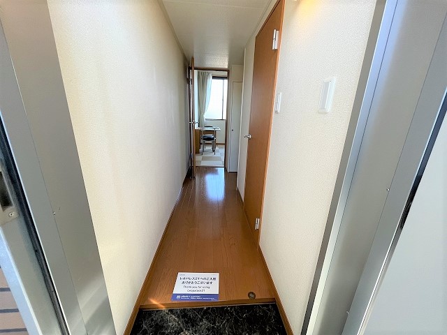 レオパレスセントラルたかはし 玄関