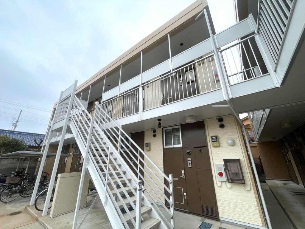 レオパレス西長洲 外観