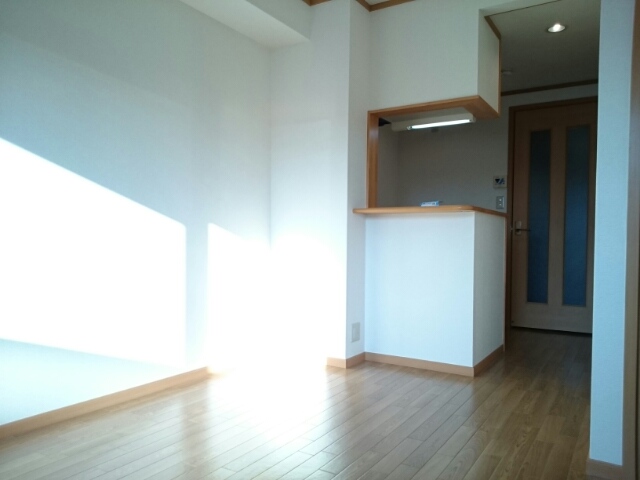 サン　フレイム リビング