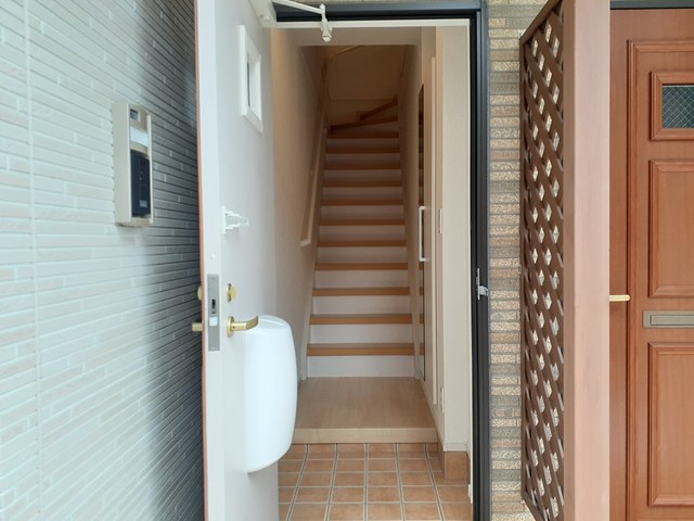 フォンテーヌ逆瀬川 玄関