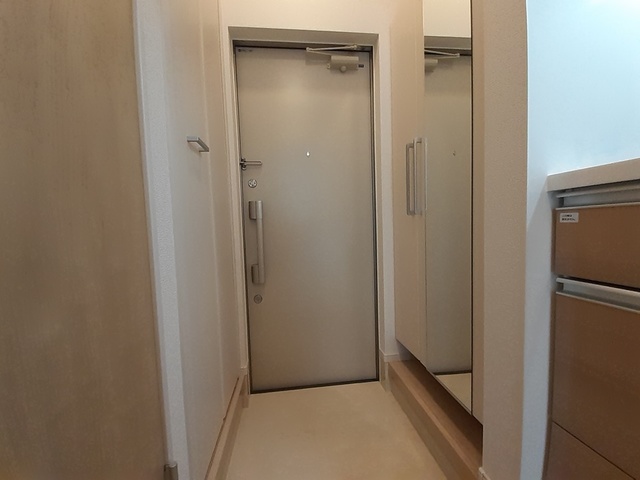 サンプラザ金剛 玄関