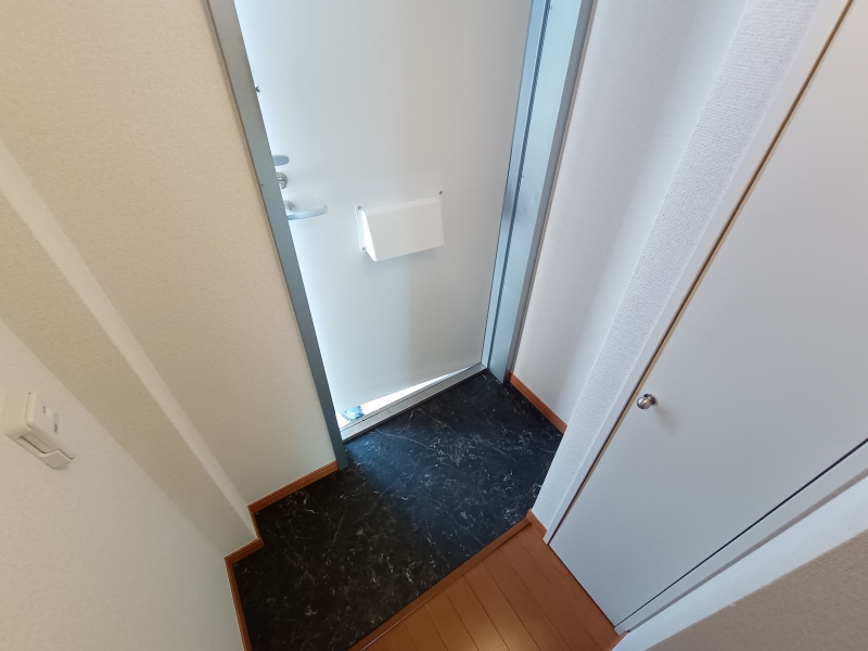 レオパレスフローリッシュⅡ 玄関
