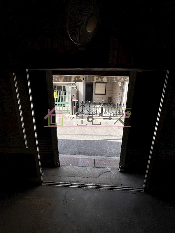 大今里２階建長屋店舗付住宅 玄関