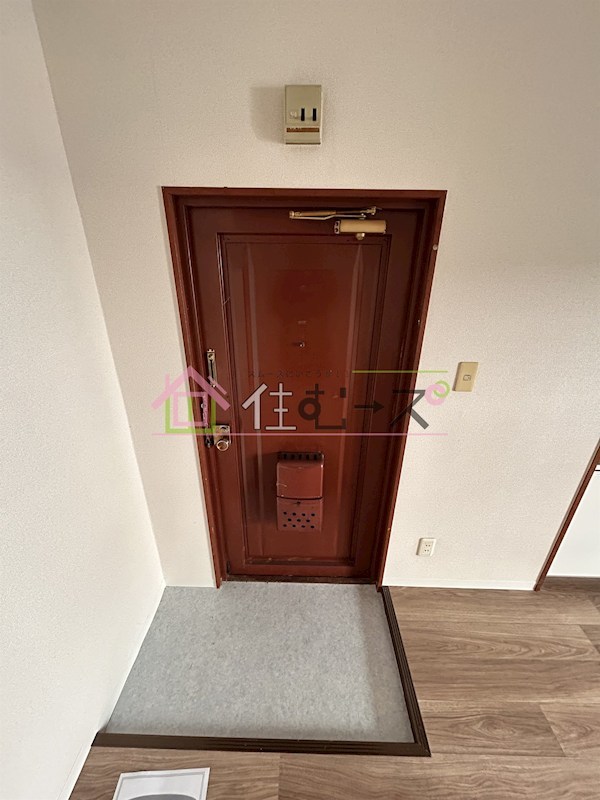 コーポウエスト神路 玄関