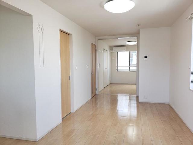 カ－サプラシ－ド リビング