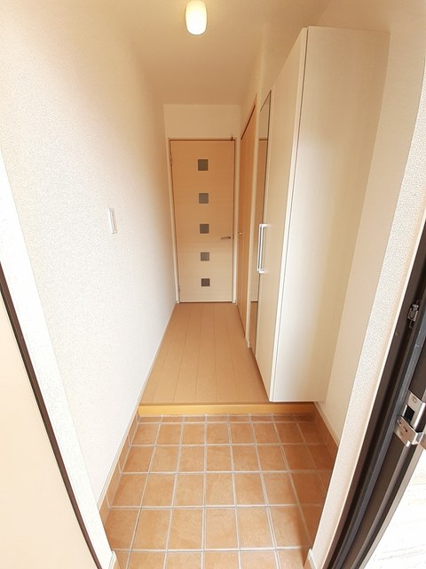 ラ　エルージュ 玄関