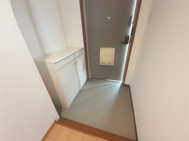 シャルム西之山 玄関