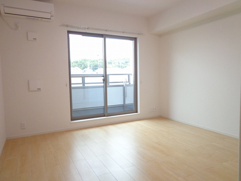 モイ　キートス リビング