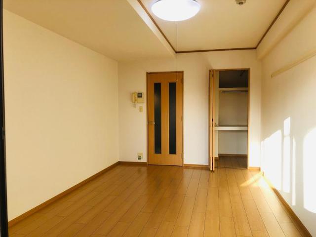 エテルノソ－レ リビング