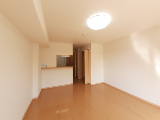 ファースト　アベニュー リビング