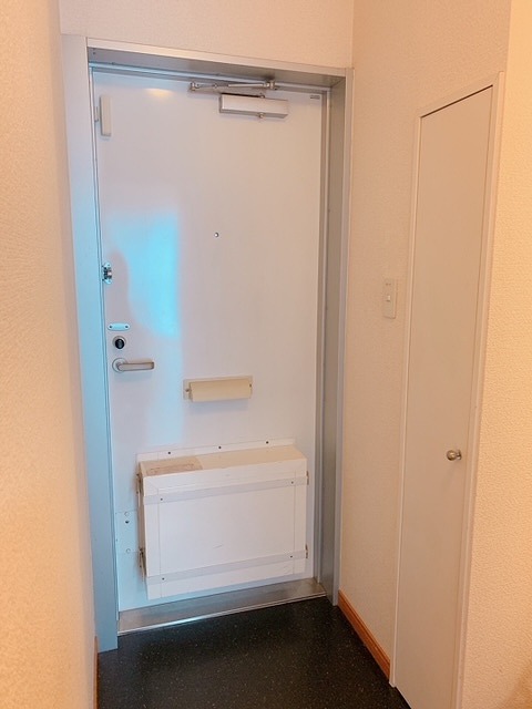 レオパレスＮＩＳＨＩＩＴＡＭＩ 玄関