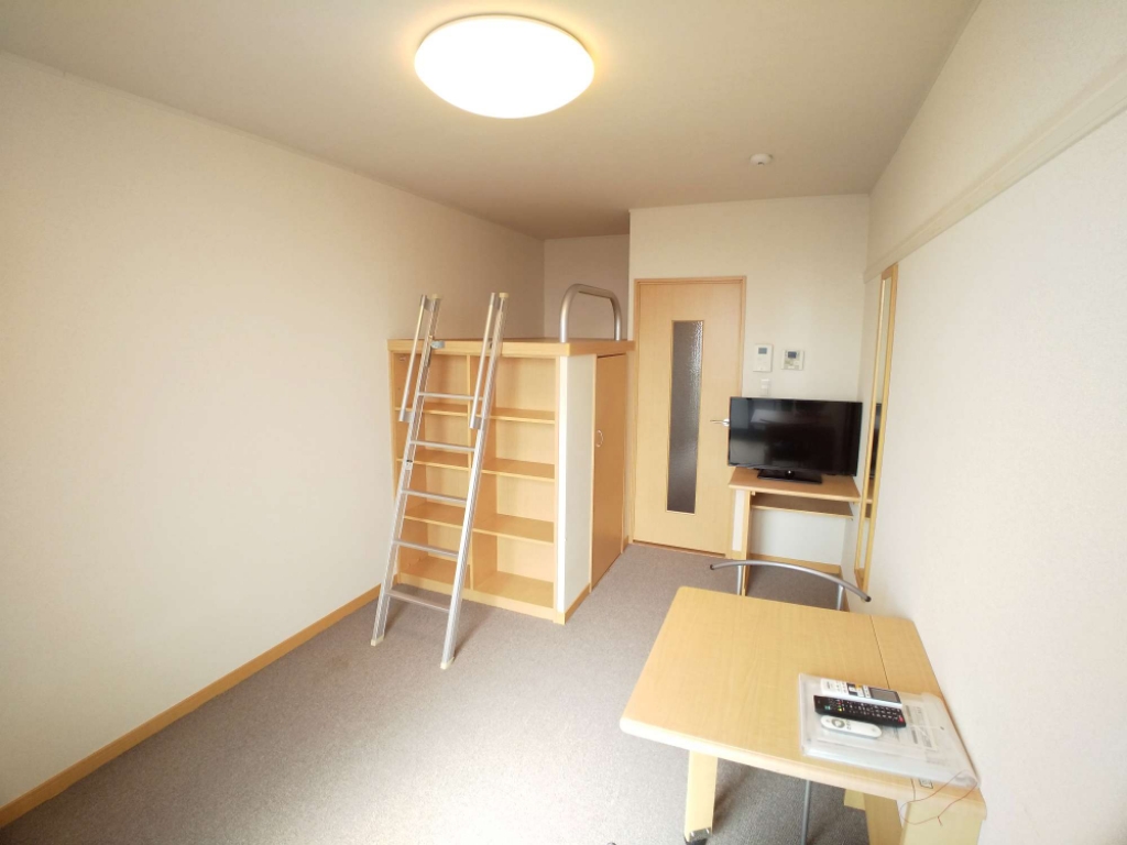 レオパレスハスネーラ ベッドルーム