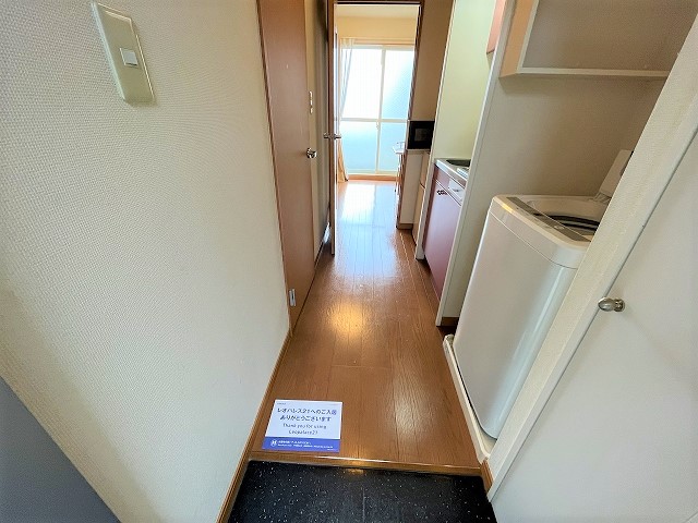 レオパレスポム・ド・テール 玄関