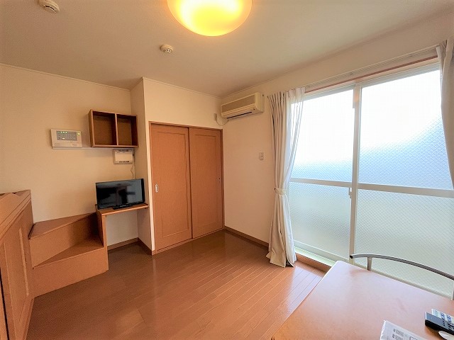 レオパレスポム・ド・テール リビング