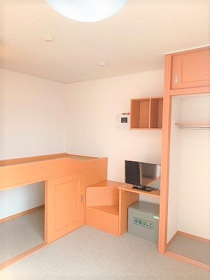 レオパレス高友 ベッドルーム