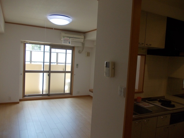 ジュネス里中 リビング