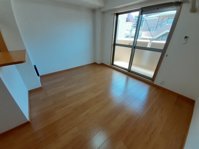 ジュネス里中 リビング